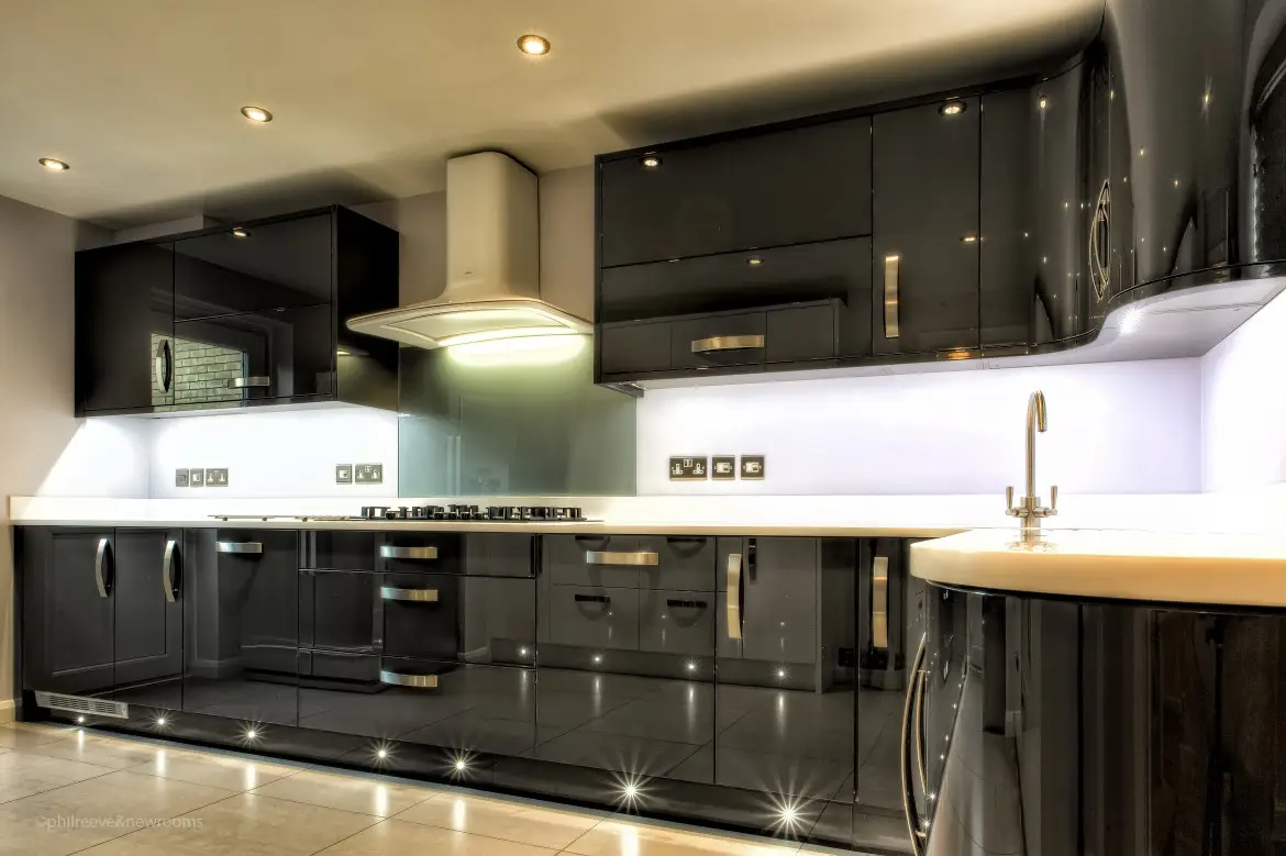 Contemporary-Elica-chimney-hood-white